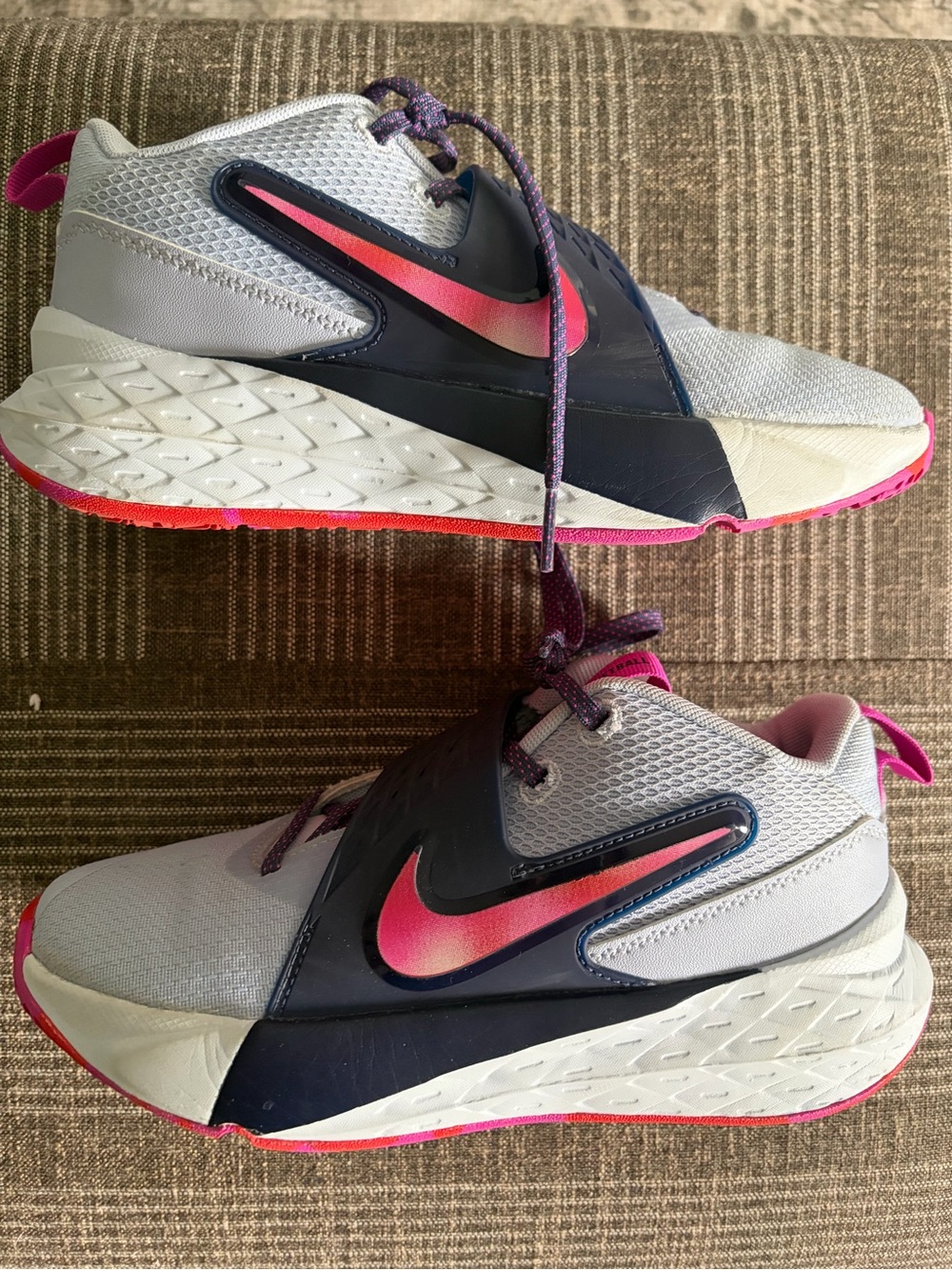 EUC girls basketball shoes 4.5Y